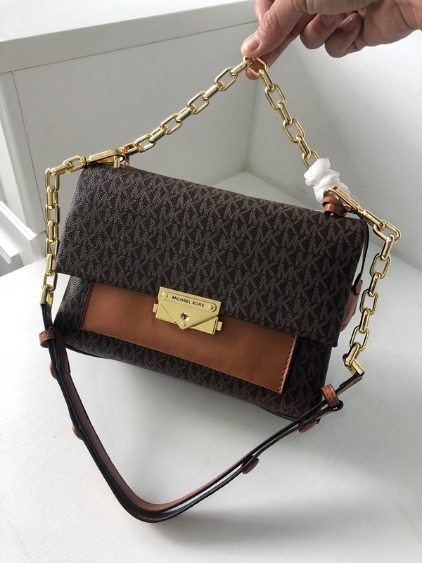 マイケルコースバッグ側面デザイン